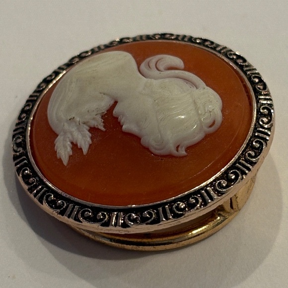 Vintage Western Germany Cameo Scarf Clip – 1" Round, Classical Lady Portrait - Picture 4 of 7